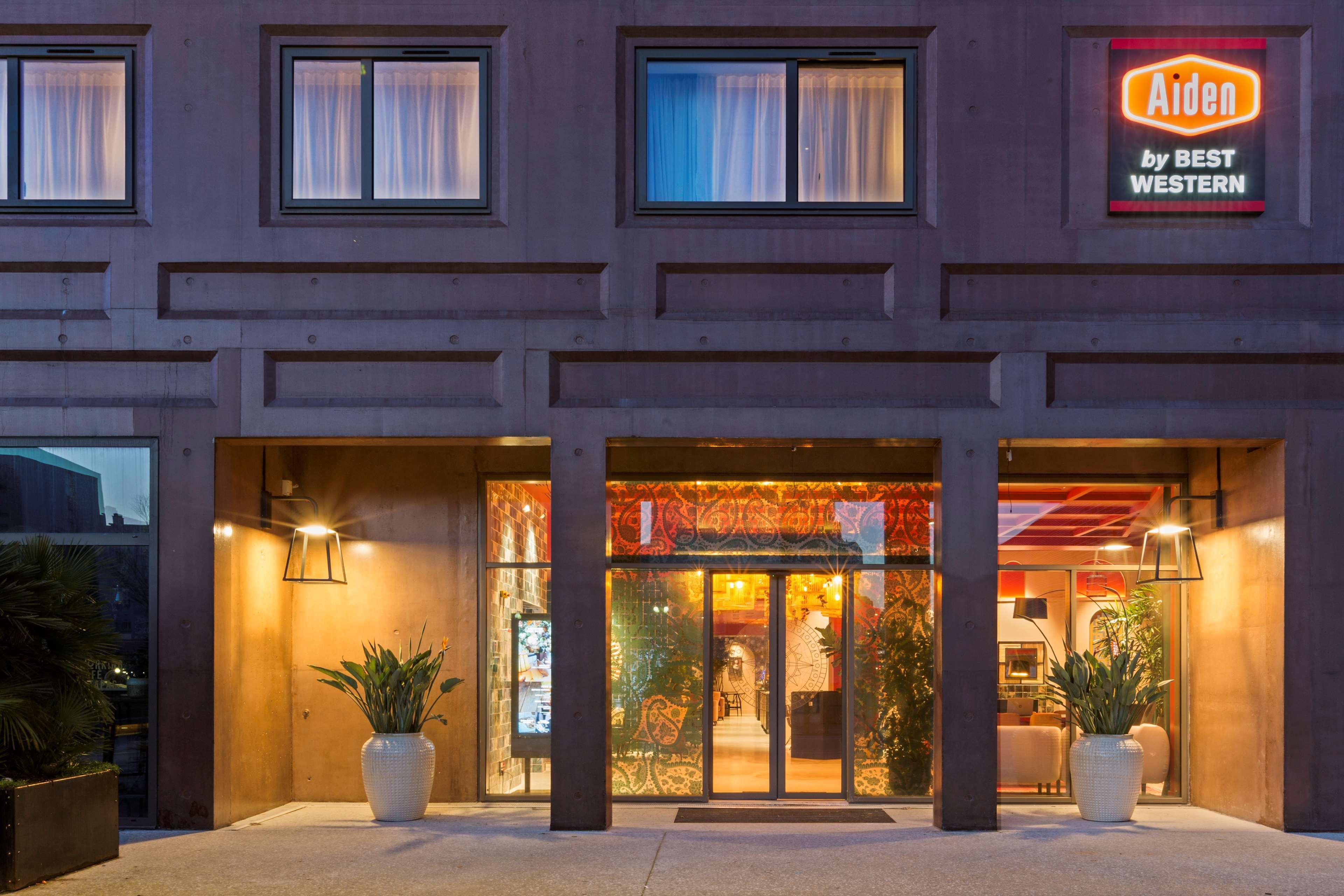 Aiden By Western Centre Hotel 4*